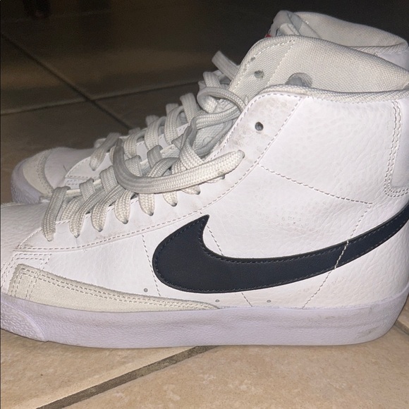 Nike Blazer Mid ‘77 KIDS Sneakers (BARELY WORN)
